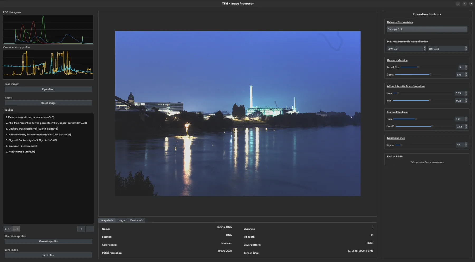 Interfaz del TFM procesando una imagen RAW nocturna